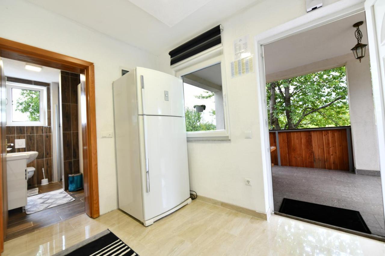 Lora Apartment Rakovica Bagian luar foto
